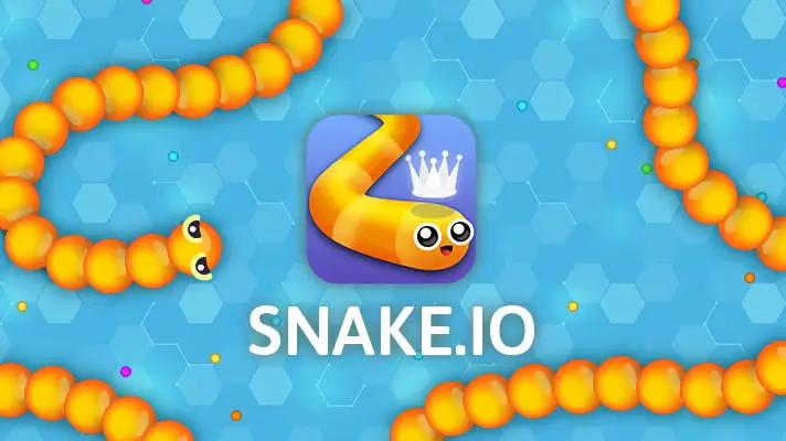 Screenshot of Snake.io gameplay with multiple snakes competing